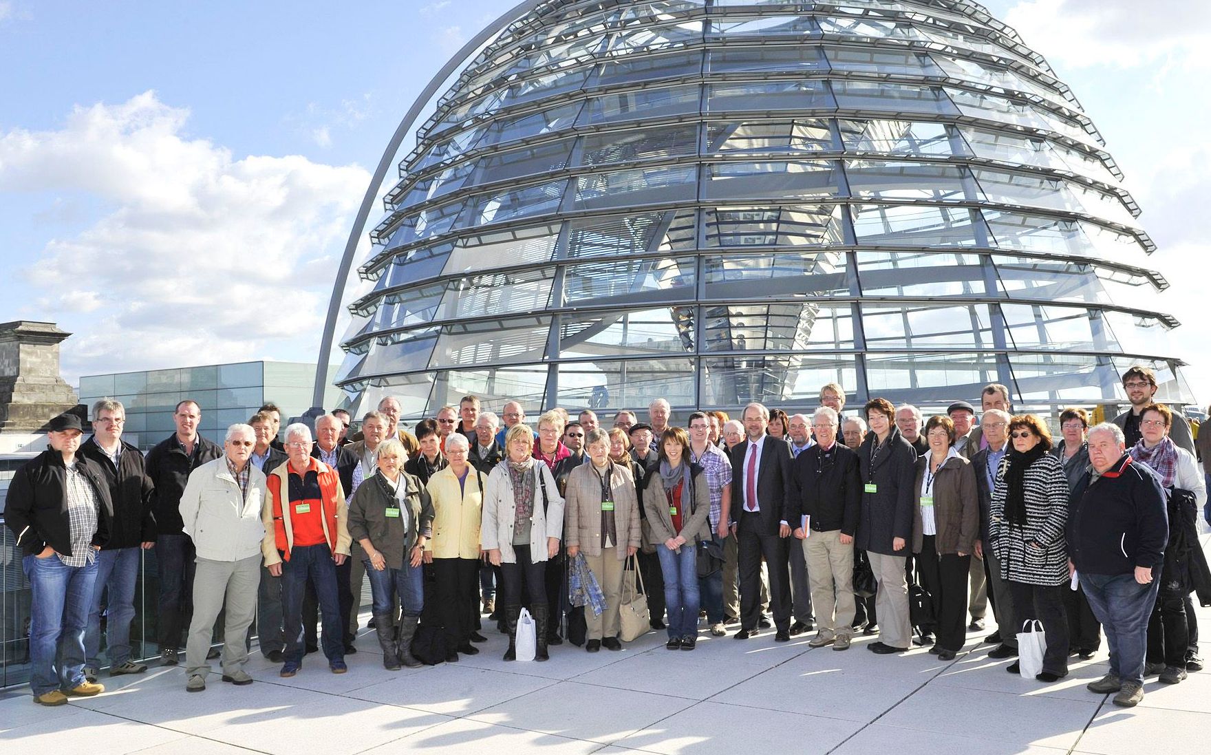 Beim Jubiläum von Arion Weidenhausen hatte ich die Organisatoren nach Berlin eingeladen, bei anderen Gelegenheiten kamen andere dazu und jetzt konnte ich einen ganzen Bus Wittgensteiner, verstärkt noch von einigen Alterskameraden der Hilchenbacher Feuerwehr, in Berlin begrüßen. Beim Jubiläum von Arion Weidenhausen hatte ich die Organisatoren nach Berlin eingeladen, bei anderen Gelegenheiten kamen andere dazu und jetzt konnte ich einen ganzen Bus Wittgensteiner, verstärkt noch von einigen Alterskameraden der Hilchenbacher Feuerwehr, in Berlin begrüßen.